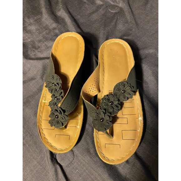 Cute Black Floral Sandals Womens Size 38 USA 8 Slip on So comfy Cute - Picture 1 of 5